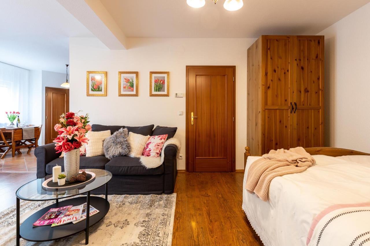 Apartman Dream V Mikulove - Jine Ubytovani Lednice Apartman Kültér fotó